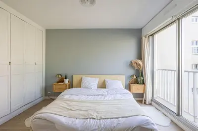 Un ou plusieurs lits dans un hébergement de l'établissement Spacious & Cozy 2-Room with Balcony