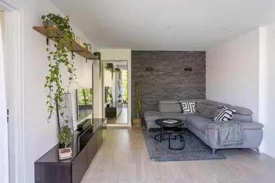 Coin salon dans l'établissement Spacious & Cozy 2-Room with Balcony