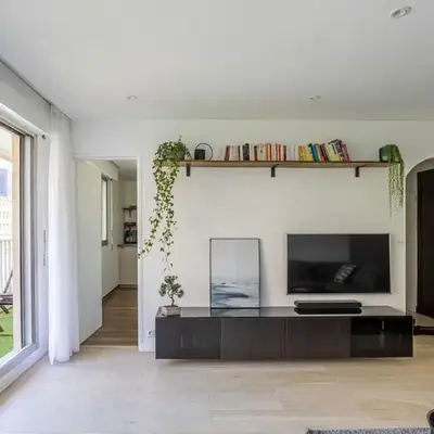 Spacious & Cozy 2-Room with Balcony