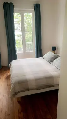 Un ou plusieurs lits dans un hébergement de l'établissement Appartement saint ouen 45M2