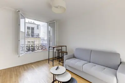 Coin salon dans l'établissement 568 Suite Dulong - Superbe studio parisien