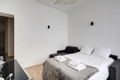 Un ou plusieurs lits dans un hébergement de l'établissement 570 Suite Bloom - Superbe Appartement à Paris
