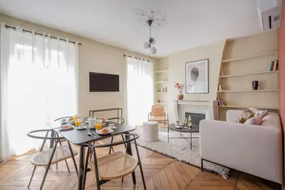 Télévision ou salle de divertissement dans l'établissement 4#Two Bedrooms#Champs Elysées#Arc de Triomphe#AC