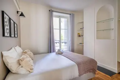 Un ou plusieurs lits dans un hébergement de l'établissement 4#Two Bedrooms#Champs Elysées#Arc de Triomphe#AC