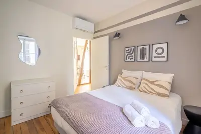 Un ou plusieurs lits dans un hébergement de l'établissement 4#Two Bedrooms#Champs Elysées#Arc de Triomphe#AC