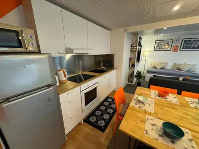 Cuisine ou kitchenette dans l'établissement Eclectic apartment in Paris near Montmartre