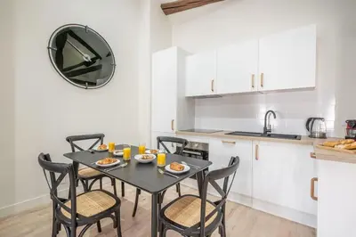 Cuisine ou kitchenette dans l'établissement 5#Two Bedrooms#Champs Elysées#Arc de Triomphe#AC