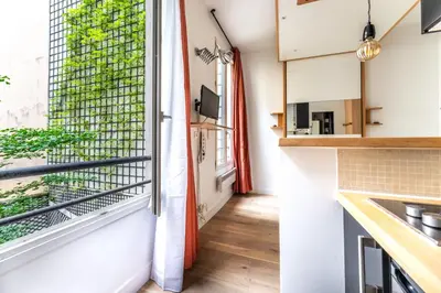 Cuisine ou kitchenette dans l'établissement Matignon Cozy Flat