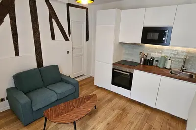 Cuisine ou kitchenette dans l'établissement Appartement - Tour Eiffel