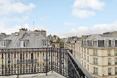 Vue générale sur Paris ou vue de la ville depuis l'appartement