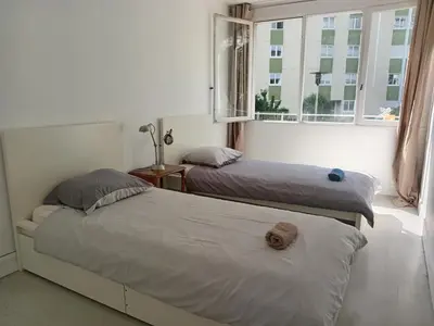Un ou plusieurs lits dans un hébergement de l'établissement Chambres COSY PARIS CENTRE au Pied du metro
