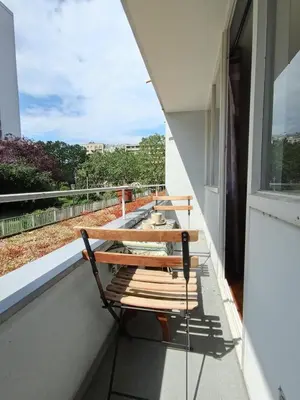 Balcon ou terrasse dans l'établissement Chambres COSY PARIS CENTRE au Pied du metro