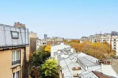Vue générale sur Paris ou vue de la ville depuis l'appartement