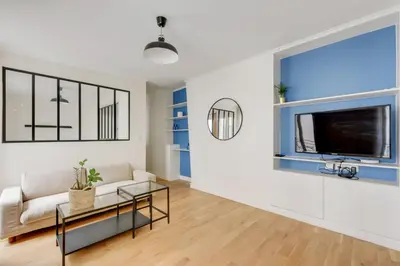 Télévision ou salle de divertissement dans l'établissement 604 Suite Lizzy - Superbe Appartement à Paris