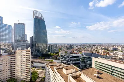 Vue générale sur Courbevoie ou vue de la ville depuis l'appartement