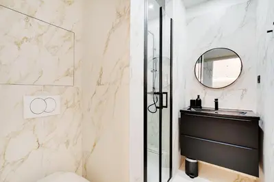 Salle de bains dans l'établissement Vivez une expérience au coeur de la vie parisienne