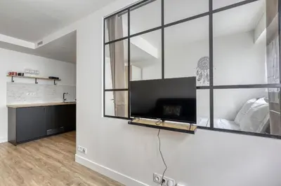 Cuisine ou kitchenette dans l'établissement Modern & Pleasant Flat in the Heart of the 15th