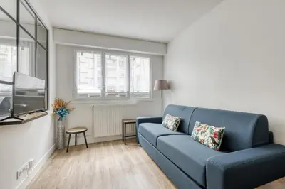 Coin salon dans l'établissement Modern & Pleasant Flat in the Heart of the 15th