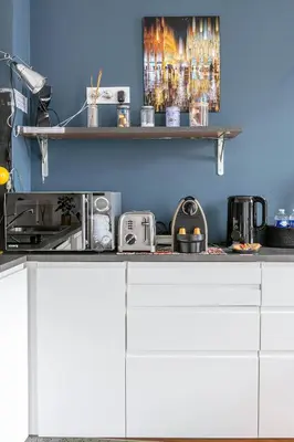 Cuisine ou kitchenette dans l'établissement Paris Rooftop Views Cosy Separate Living Stay