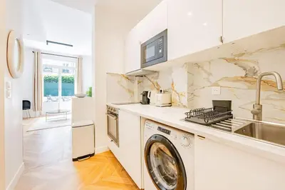 Cuisine ou kitchenette dans l'établissement New Duplex 4Pers#Porte Maillot#Porte Champerret