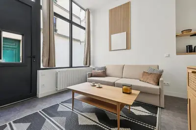 Coin salon dans l'établissement Studio de Charme au Cœur de Paris!