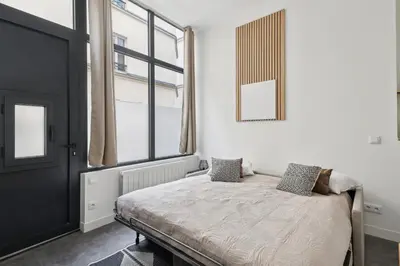 Un ou plusieurs lits dans un hébergement de l'établissement Studio de Charme au Cœur de Paris!