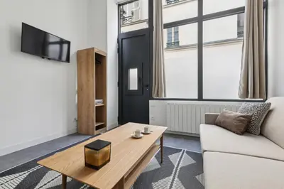 Télévision ou salle de divertissement dans l'établissement Studio de Charme au Cœur de Paris!