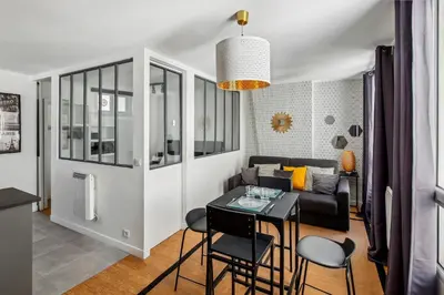 Cuisine ou kitchenette dans l'établissement Studio au Cœur du Marais, Rue des Rosiers!
