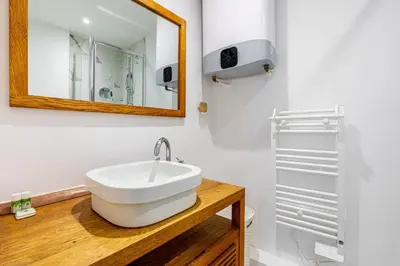 Salle de bains dans l'établissement GuestReady - Bel Apt. au cœur de Paris