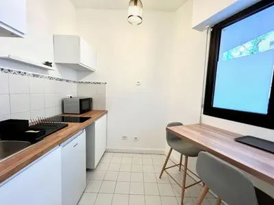 Cuisine ou kitchenette dans l'établissement Spacieux duplex parisien rénové, proche Tour Eiffel