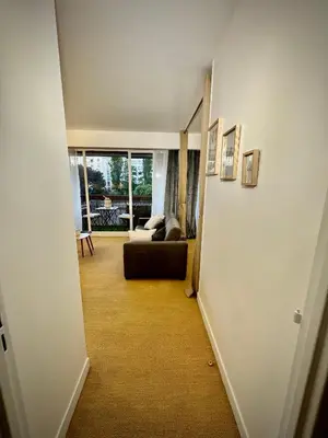 Coin salon dans l'établissement Appartement avec piscine