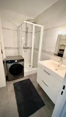 Salle de bains dans l'établissement Appartement avec piscine