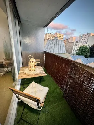 Balcon ou terrasse dans l'établissement Appartement avec piscine