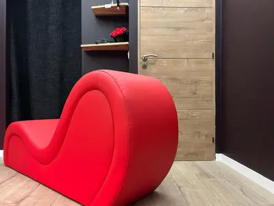 Coin salon dans l'établissement Love room in Paris