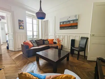 Coin salon dans l'établissement Appartement typique et confortable - Voltaire