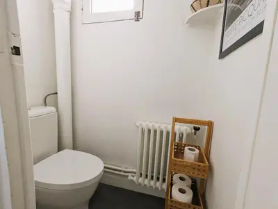 Salle de bains dans l'établissement Appartement typique et confortable - Voltaire