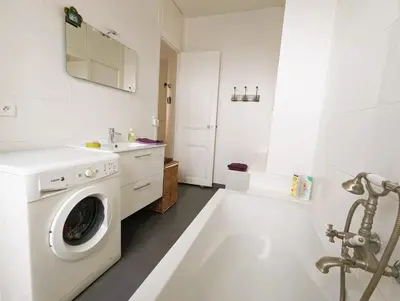 Salle de bains dans l'établissement Appartement typique et confortable - Voltaire