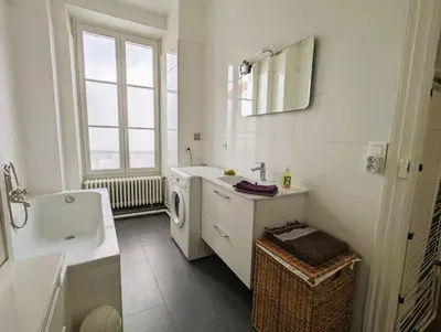 Salle de bains dans l'établissement Appartement typique et confortable - Voltaire