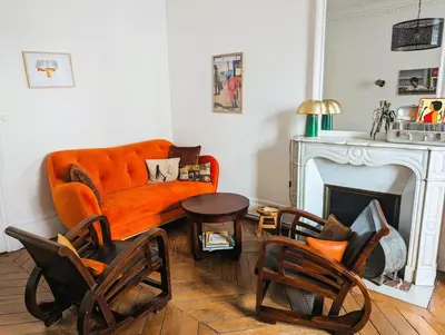 Coin salon dans l'établissement Appartement typique et confortable - Voltaire