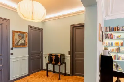 Bibliothèque dans l'appartement