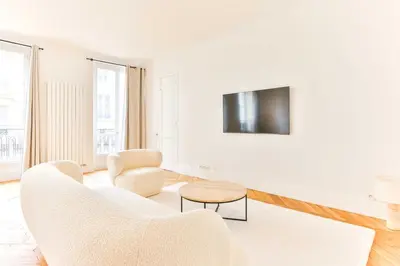 Télévision ou salle de divertissement dans l'établissement Spacious apt - 2BR-4P - Montmartre-Moulin Rouge