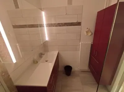 Salle de bains dans l'établissement 5 mn, 450m walk Metro La Defense, 3 bedrooms, Parking