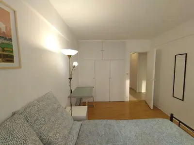 Coin salon dans l'établissement 5 mn, 450m walk Metro La Defense, 3 bedrooms, Parking