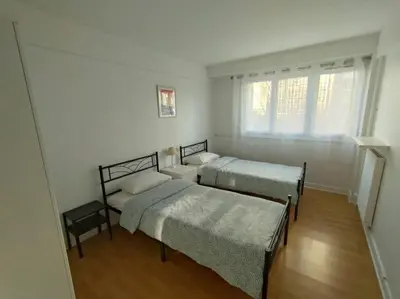 Un ou plusieurs lits dans un hébergement de l'établissement 5 mn, 450m walk Metro La Defense, 3 bedrooms, Parking