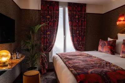 Un ou plusieurs lits dans un hébergement de l'établissement Hôtel Ginette à la Folie & Spa