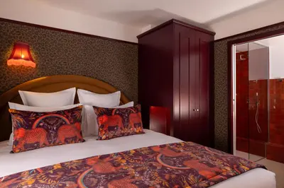 Un ou plusieurs lits dans un hébergement de l'établissement Hôtel Ginette à la Folie & Spa