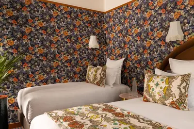 Un ou plusieurs lits dans un hébergement de l'établissement Hôtel Ginette à la Folie & Spa