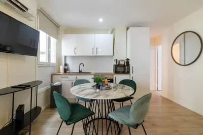 Cuisine ou kitchenette dans l'établissement B1#Two Bedrooms#Champs Elysées#Arc de Triomphe#AC