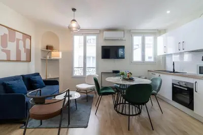Cuisine ou kitchenette dans l'établissement B3#Two Bedrooms#Champs Elysées#Arc de Triomphe#AC