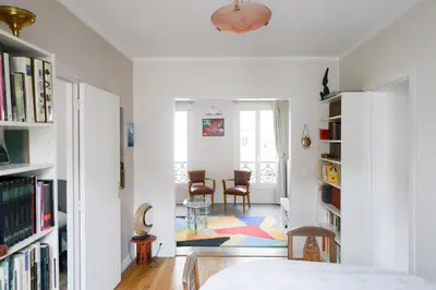 Bibliothèque dans l'appartement